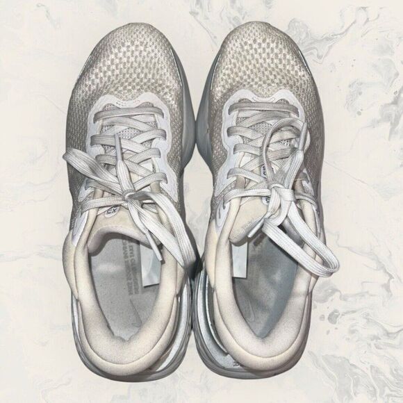 Nike ZoomX Invincible Run Flyknit White Metallic Silver Shoes Womens Size 10 - Picture 6 of 8